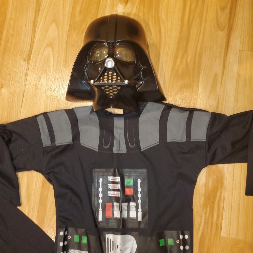 Boys Darth Vador costume , mask and cape included. .